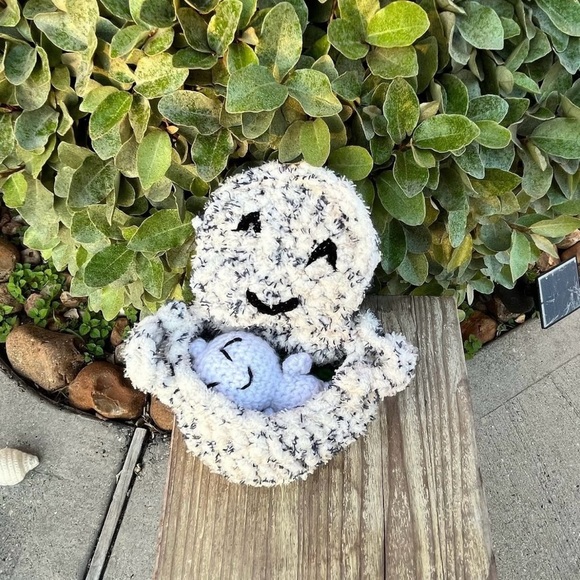 Other - Handmade Mini Bao in Crockpot Display with Lettuce
